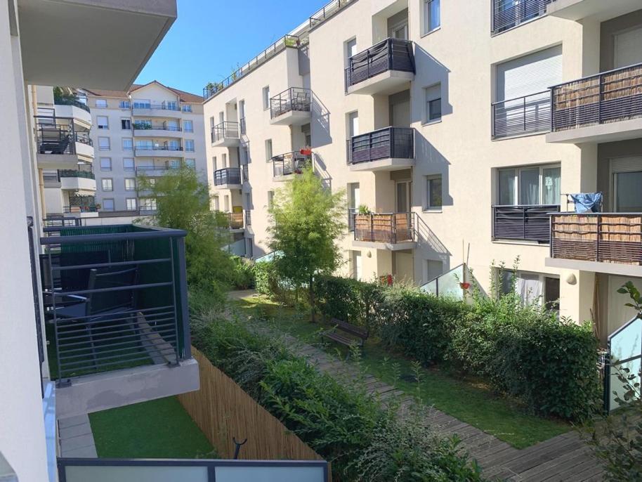 דירות וילאורבן Beau Studio Tout Confort Au Calme Avec Parking . מראה חיצוני תמונה