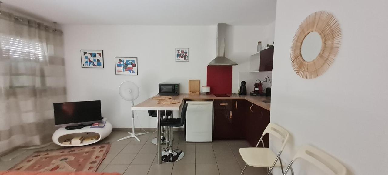 דירות וילאורבן Beau Studio Tout Confort Au Calme Avec Parking . מראה חיצוני תמונה