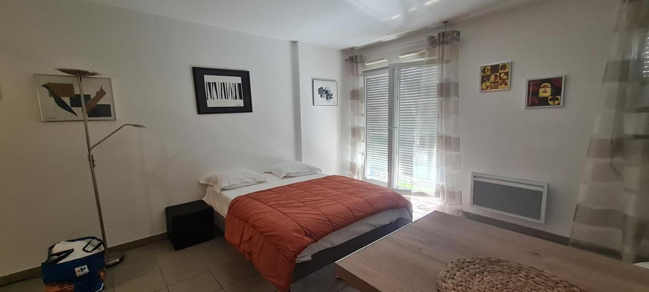 דירות וילאורבן Beau Studio Tout Confort Au Calme Avec Parking . מראה חיצוני תמונה