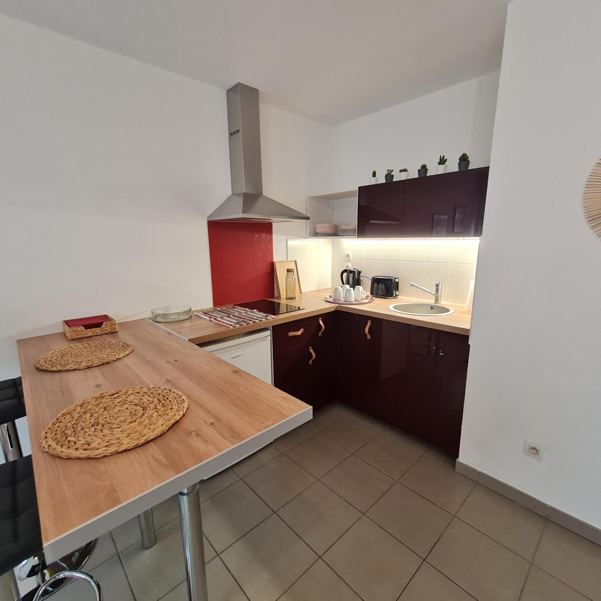 דירות וילאורבן Beau Studio Tout Confort Au Calme Avec Parking . מראה חיצוני תמונה